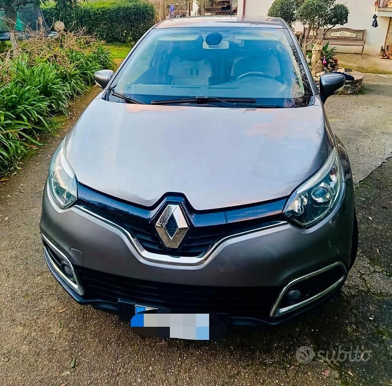 Usata Renault Captur Life 90 CV (66 kW) 2013 Grigio SUV