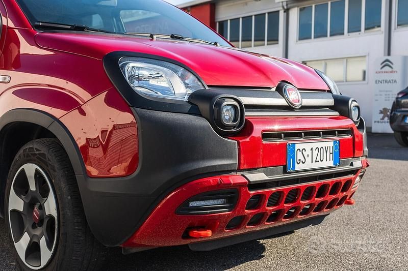 Usata Fiat Panda Cross Cross 69 CV (50 kW) 2024 Rosso Utilitaria
