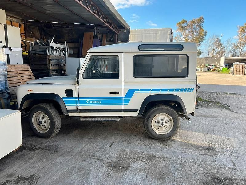 Usata Land Rover Defender 86 CV (63 kW) 1989 SUV