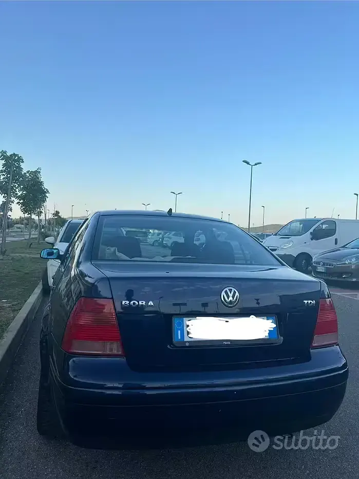 Usata VW Bora 101 CV (74 kW) 2005 Bluazzurro Berlina