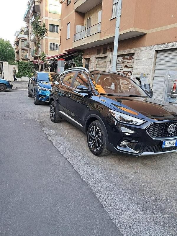 Usata MG ZS Luxury 106 CV (77 kW) 2024 Nero Berlina