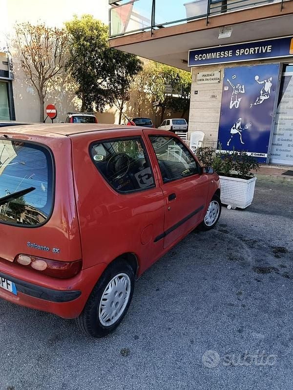 Usata Fiat 600 54 CV (39 kW) 2002 Rosso Utilitaria