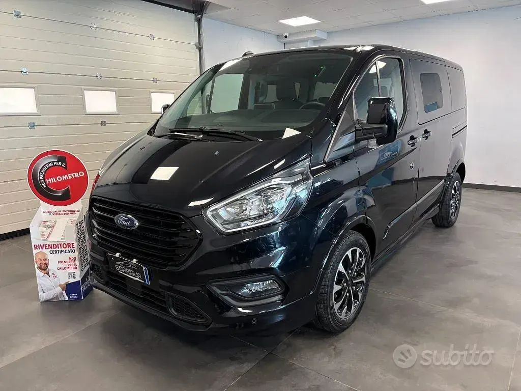 Usata Ford Tourneo Custom Sport 150 CV (110 kW) 2023 Nero Furgone