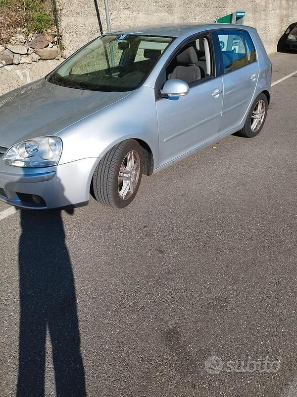 Usata VW Golf V 105 CV (77 kW) 2007 Argento Berlina