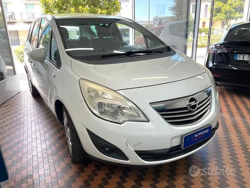Usata Opel Meriva Cosmo 100 CV (73 kW) 2011 Bianco Monovolume