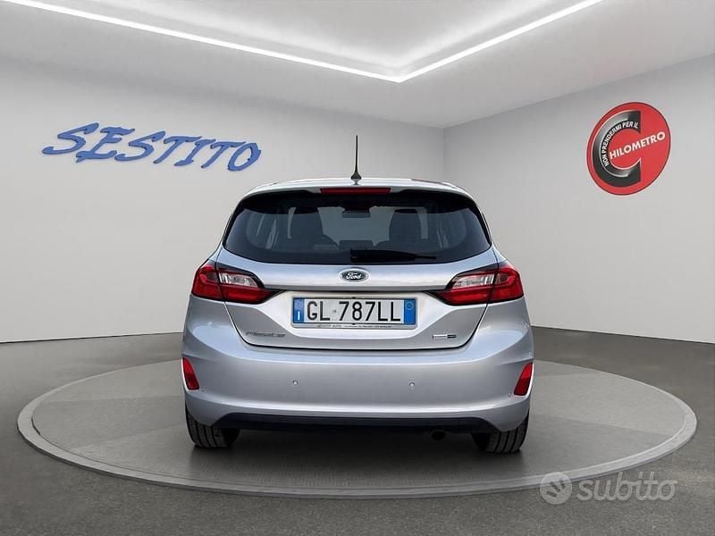 Usata Ford Fiesta Titanium 125 CV (91 kW) 2022 Grigio chiaro Utilitaria