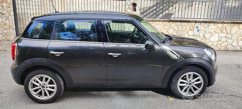 Usata Mini Cooper 111 CV (81 kW) 2016 Marrone Utilitaria