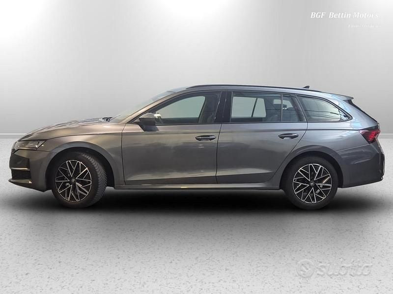 Usata Skoda Octavia Executive 150 CV (110 kW) 2025 Grigio graphite metallizzato Station wagon