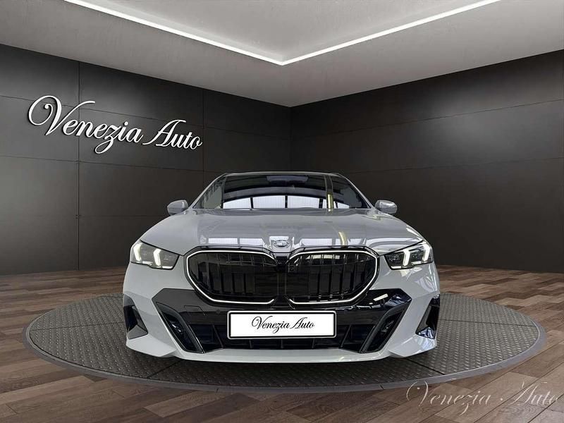 Usata BMW 540 M Sport 303 CV (222 kW) 2025 Grigio Station wagon