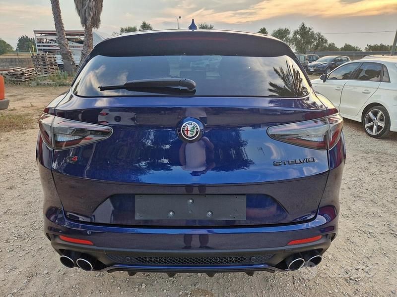 Usata Alfa Romeo Stelvio Quadrifoglio 510 CV (375 kW) 2021 Blu SUV