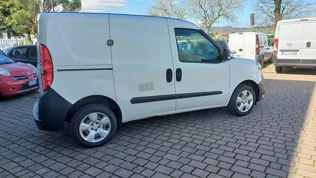 Begagnad Fiat Doblò Lounge 95 HK (69 kW) 2020 Vit