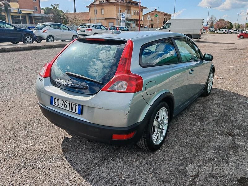 Usata Volvo C30 Momentum 109 CV (80 kW) 2007 Grigio Utilitaria