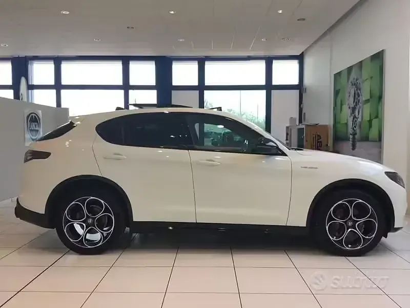 Usata Alfa Romeo Stelvio Veloce 210 CV (154 kW) 2025 Bianco SUV