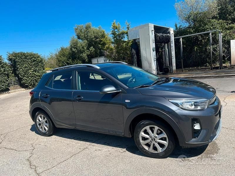 Usata Kia Stonic Style 100 CV (73 kW) 2020 Grigio SUV