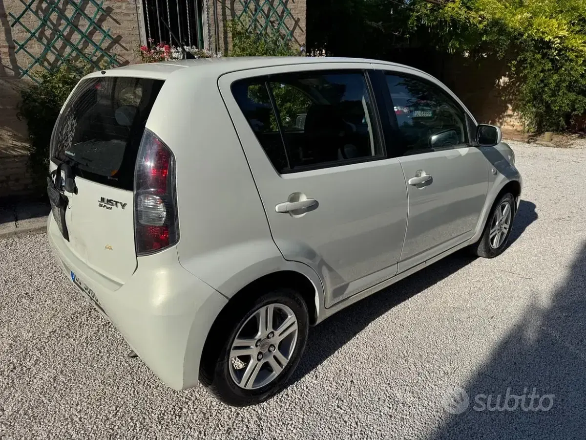 Usata Subaru Justy 69 CV (50 kW) 2010 Bianco Utilitaria