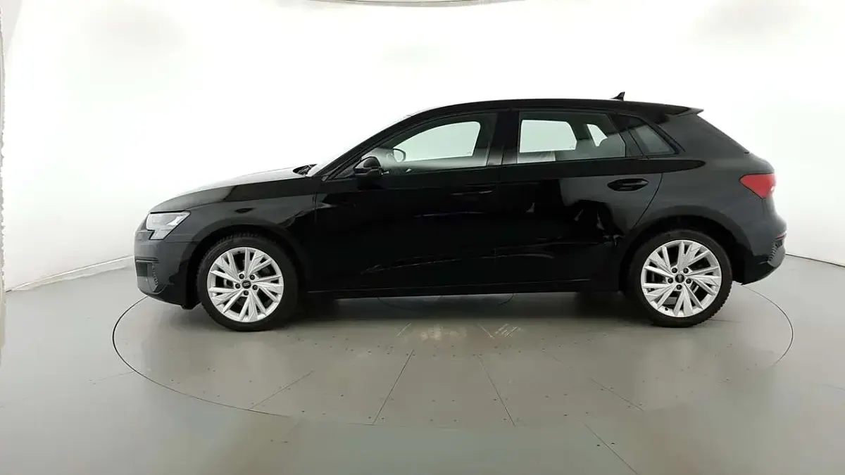 Usata Audi A3 Business 150 CV (110 kW) 2023 Nero brillante Berlina