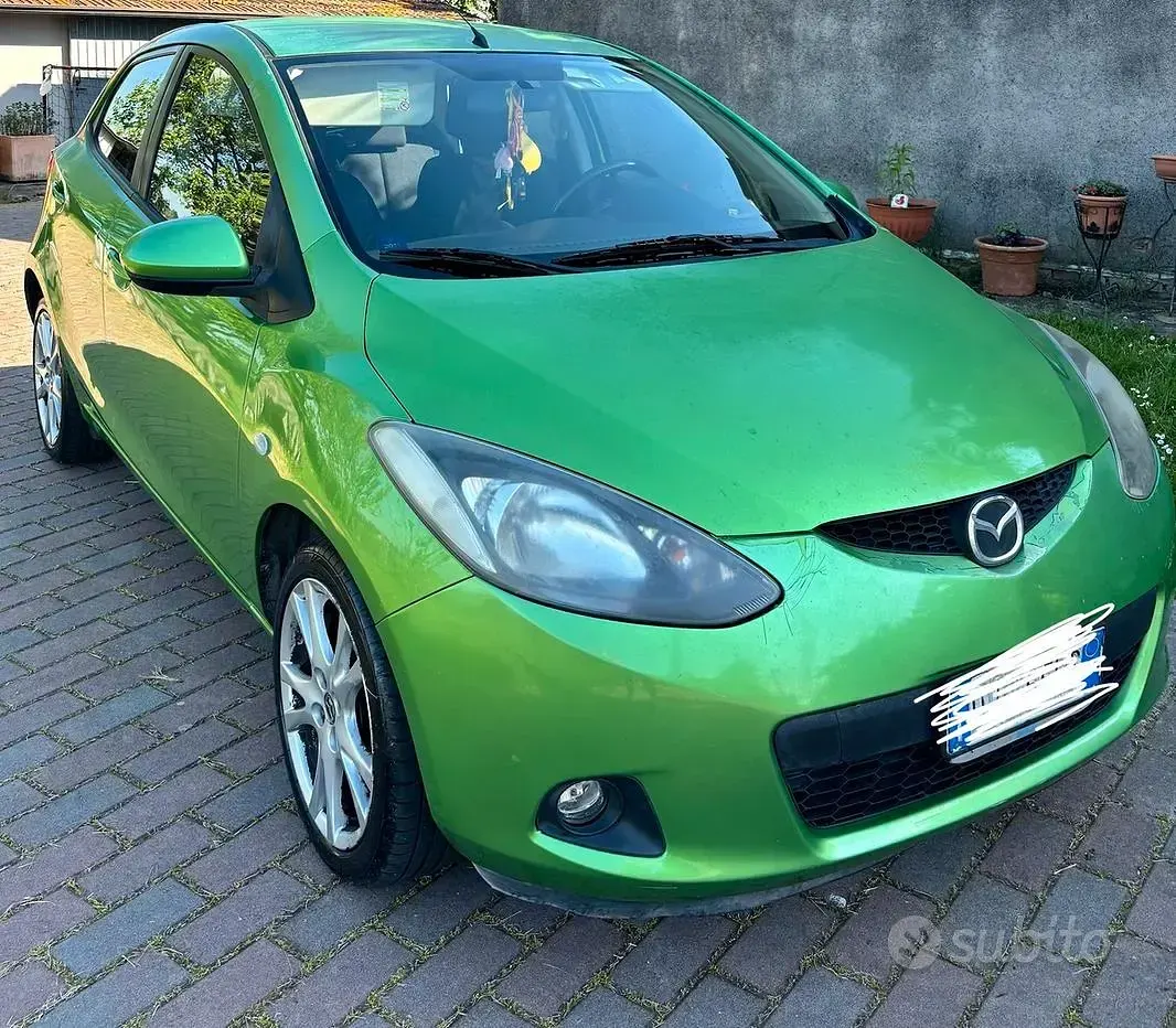 Usata Mazda 2 86 CV (63 kW) 2007 Verde Utilitaria