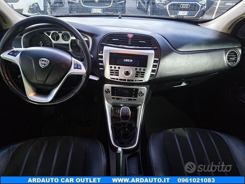 Usata Lancia Delta Gold 120 CV (88 kW) 2012 Grigio Utilitaria