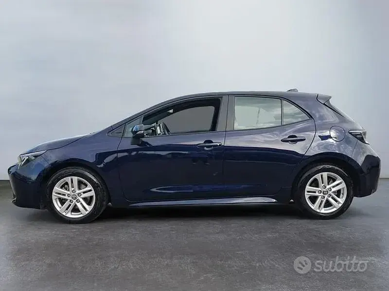 Usata Toyota Corolla Active 122 CV (89 kW) 2022 Blu/azzurro Berlina