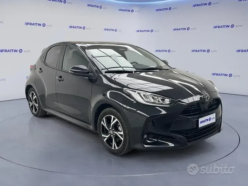 Usata Toyota Yaris Hybrid Trend 92 CV (67 kW) 2025 Nero Berlina