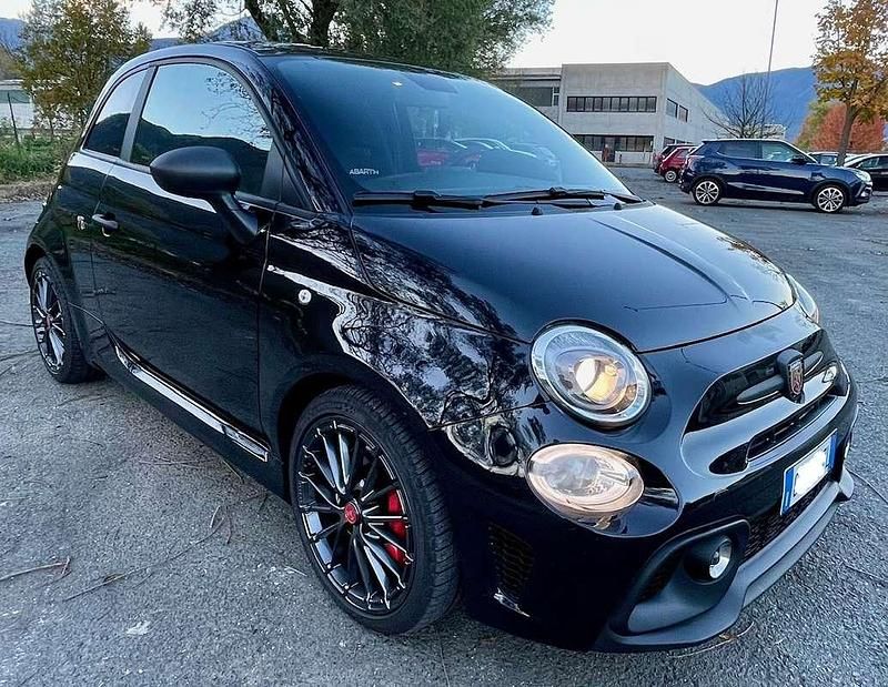 Usata Abarth 695 Competizione 179 CV (131 kW) 2022 Nero Utilitaria