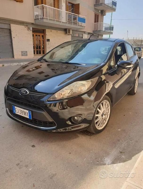Usata Ford Fiesta 70 CV (51 kW) 2011 Nero Utilitaria