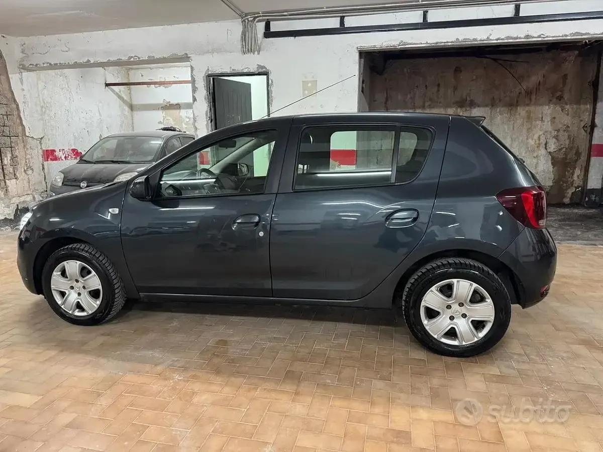 Usata Dacia Sandero Lauréate 73 CV (53 kW) 2018 Grigio Berlina