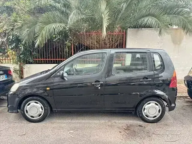 Usata Daihatsu YRV 87 CV (63 kW) 2001 Nero Monovolume