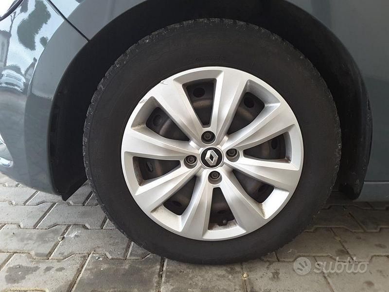 Usata Renault Clio V Life 101 CV (74 kW) 2020 Grigio metallizzato Berlina