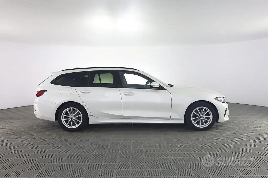 Usata BMW 318 Efficient Dynamics 150 CV (110 kW) 2023 Bianco Station wagon