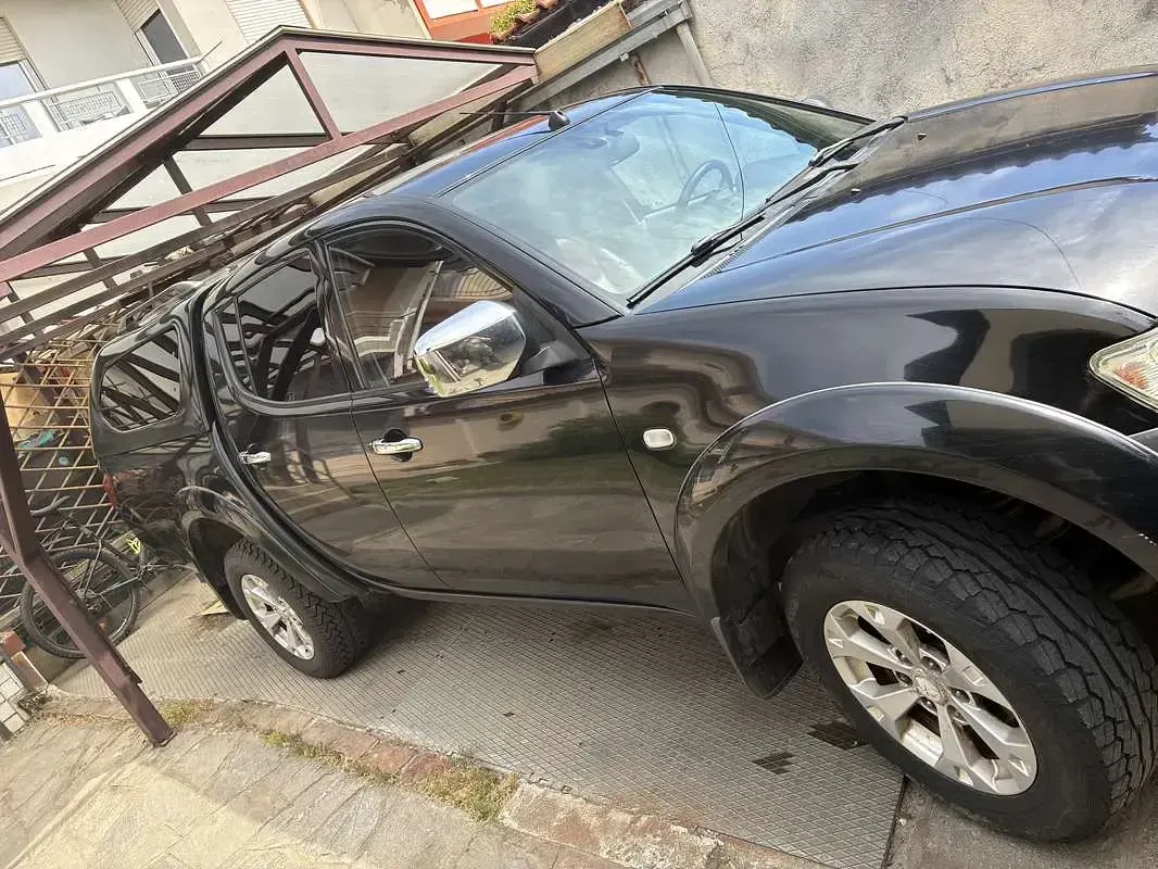Usata Mitsubishi L200 Intense+ 178 CV (130 kW) 2013 Nero Pick-up