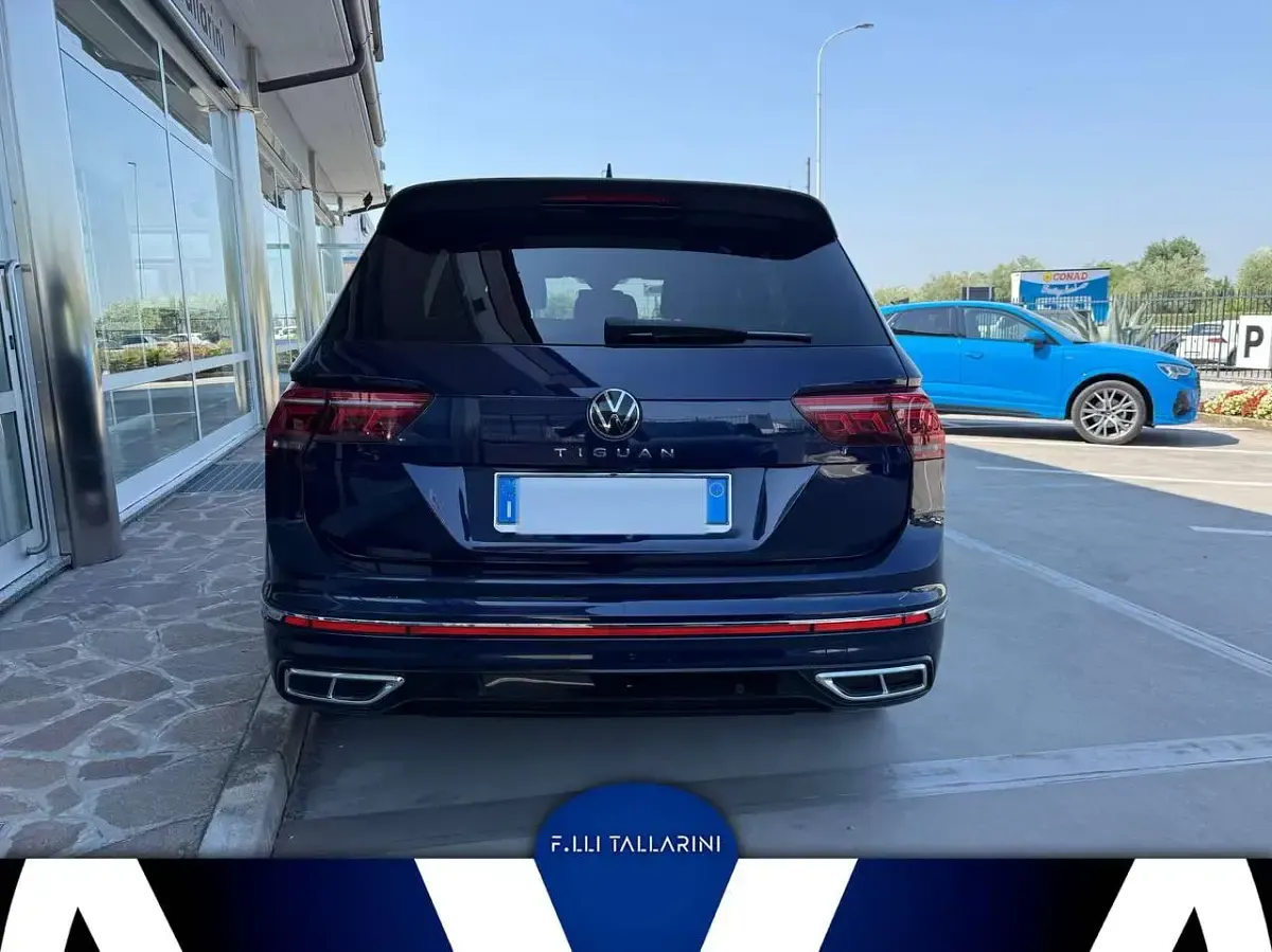 Usata VW Tiguan Allspace R-line 150 CV (110 kW) 2023 Atlantic blue metallizzato SUV