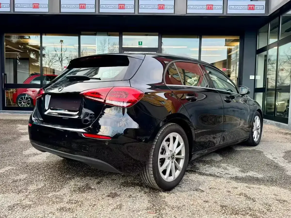 Usata Mercedes A180 Business 136 CV (100 kW) 2020 Nero Berlina
