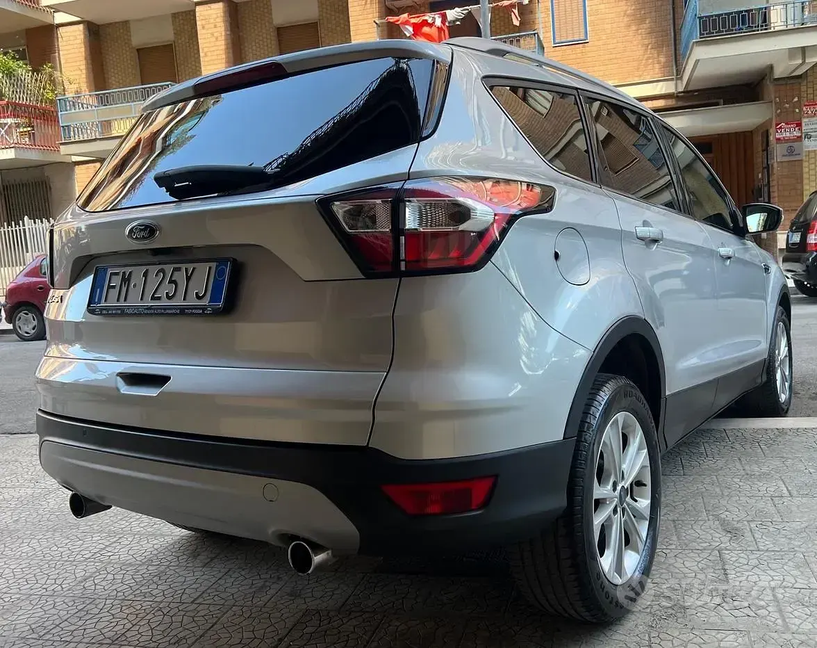 Usata Ford Kuga S 120 CV (88 kW) 2018 Grigio SUV
