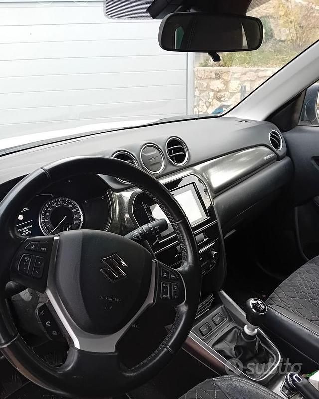 Bianco Usata 2022 Suzuki Vitara Tre volumi | 20.500 € (Buon prezzo) - Immagine 1/4