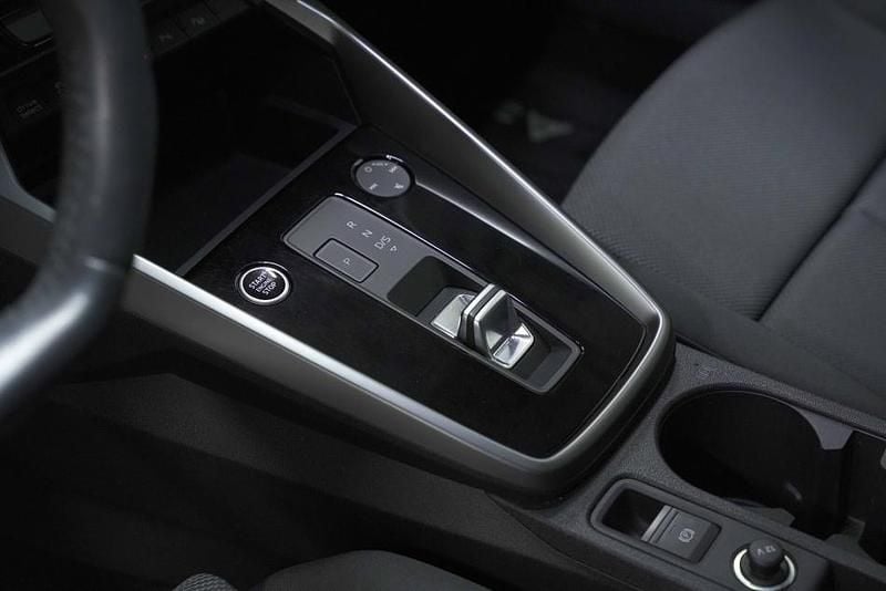 Usata Audi A3 S-Line 150 CV (110 kW) 2022 Grigio daytona perla Berlina