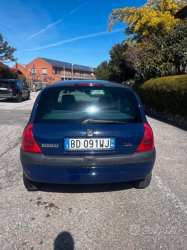 Usata Renault Clio II 75 CV (55 kW) 1999 Blu Berlina