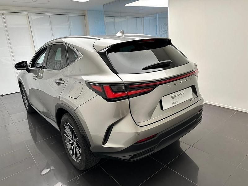 Begagnad Lexus NX450h+ 309 HK (227 kW) 2022 Silver SUV