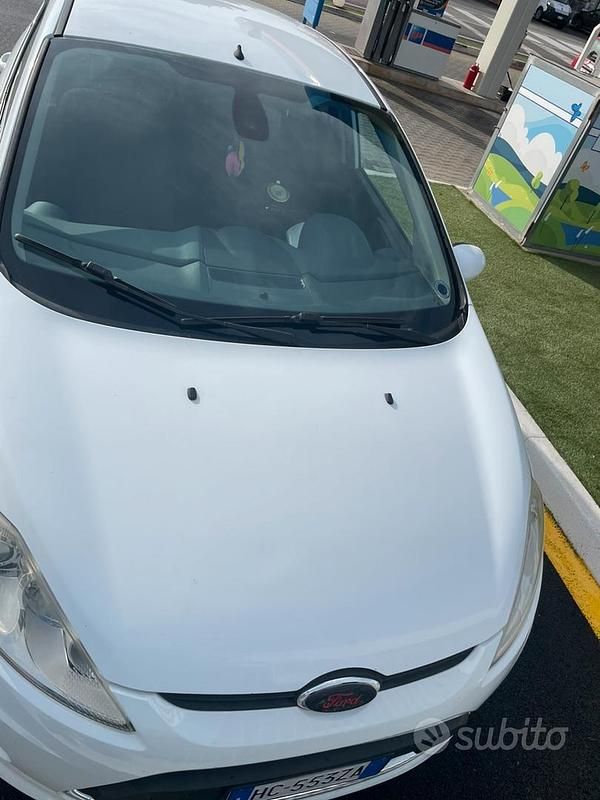 Occasion Ford Fiesta 68 ch (50 kW) 2010 Blanc Citadine