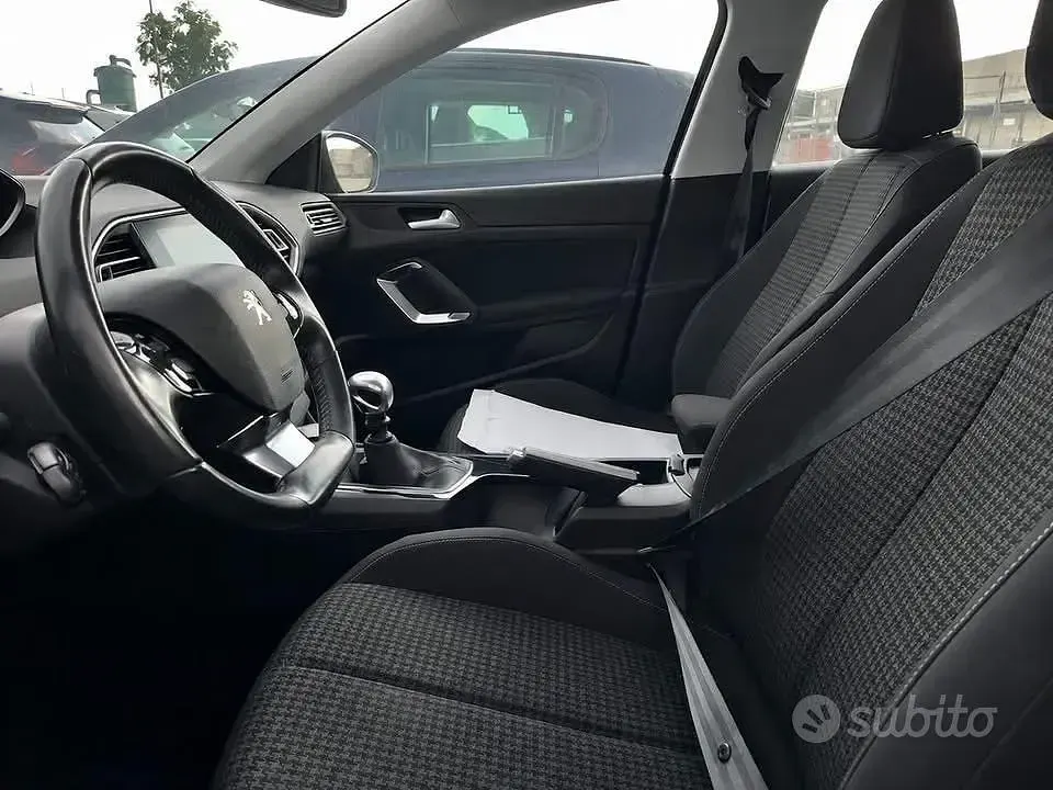 Usata Peugeot 308 Business-Line 131 CV (96 kW) 2019 Bluazzurro Berlina