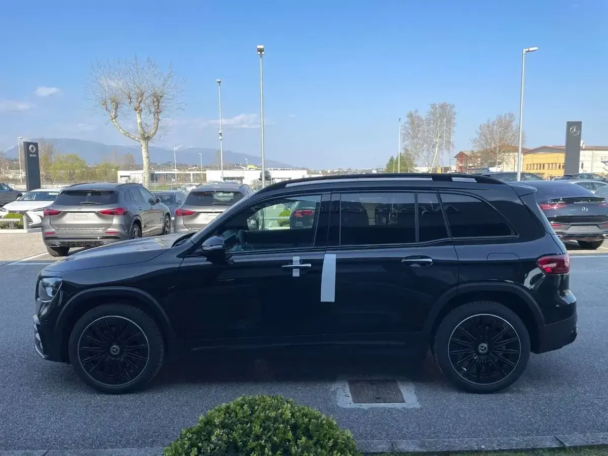 Nuova Mercedes GLB200 150 CV (110 kW) 2026 Nero cosmo SUV