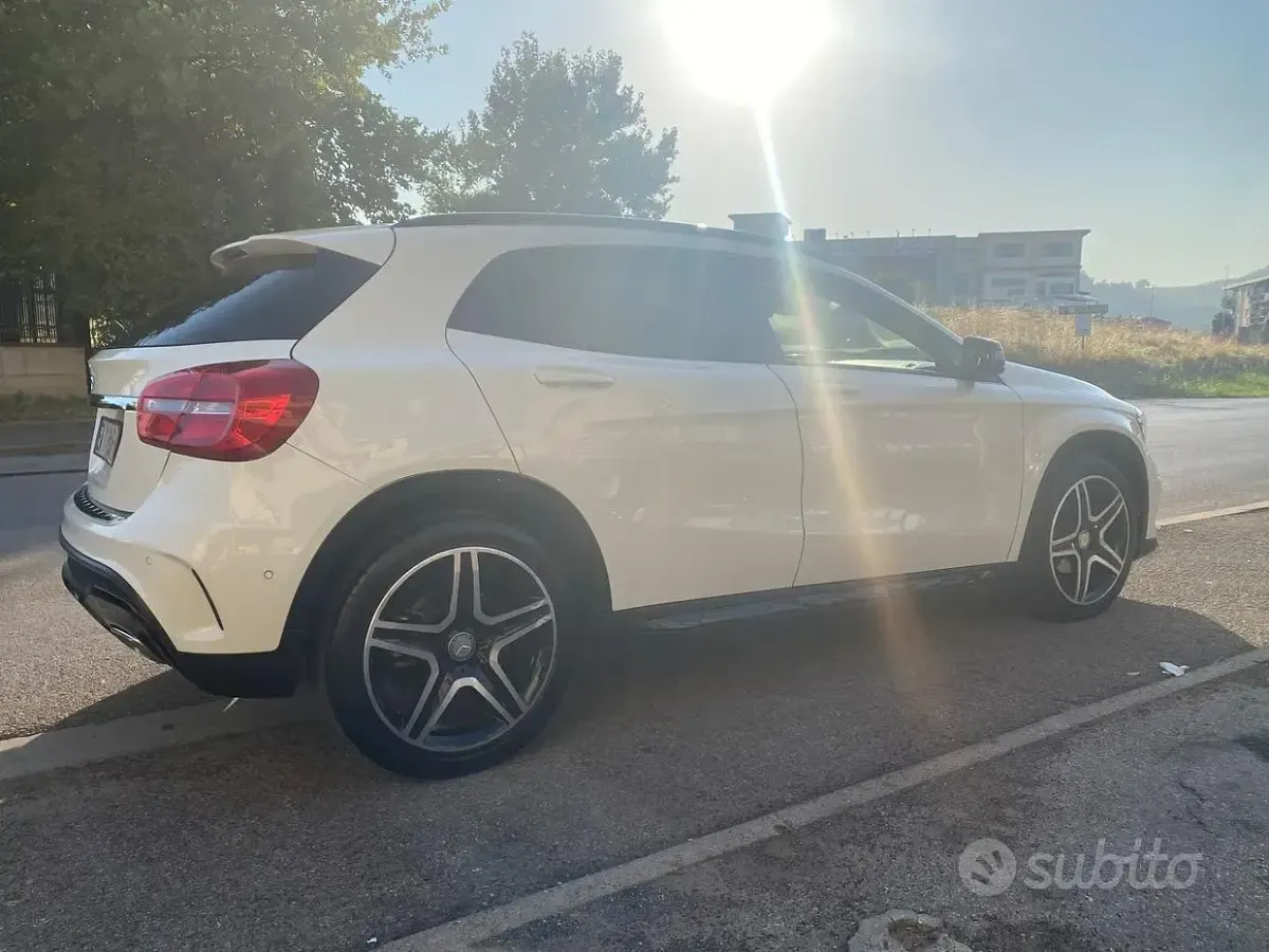 Usata Mercedes GLA200 Premium 136 CV (100 kW) 2014 Bianco SUV