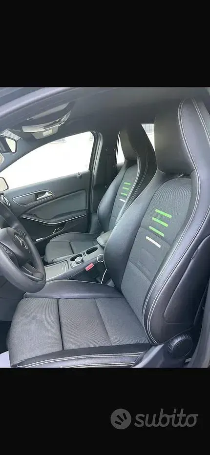 Usata Mercedes A160 102 CV (75 kW) 2018 Nero Utilitaria
