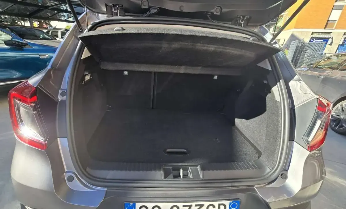 Usata Renault Captur Zen 101 CV (74 kW) 2021 Grigio SUV