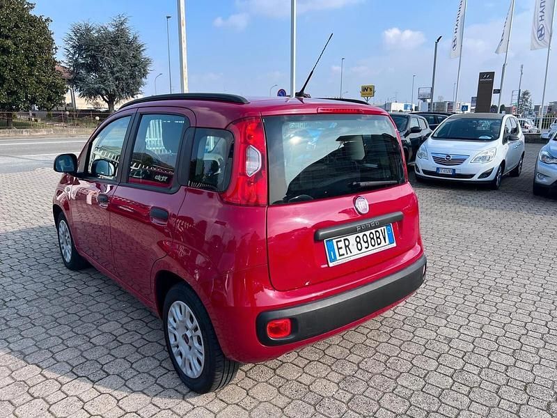 Usata Fiat Panda Lounge 74 CV (54 kW) 2013 Rosso Utilitaria