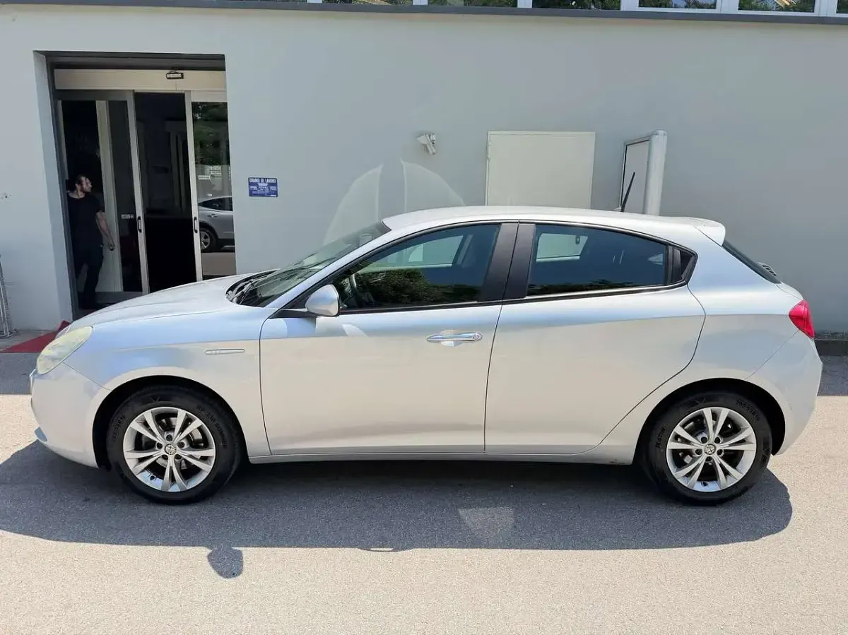Usata Alfa Romeo Giulietta Impression 105 CV (77 kW) 2014 Argento Utilitaria