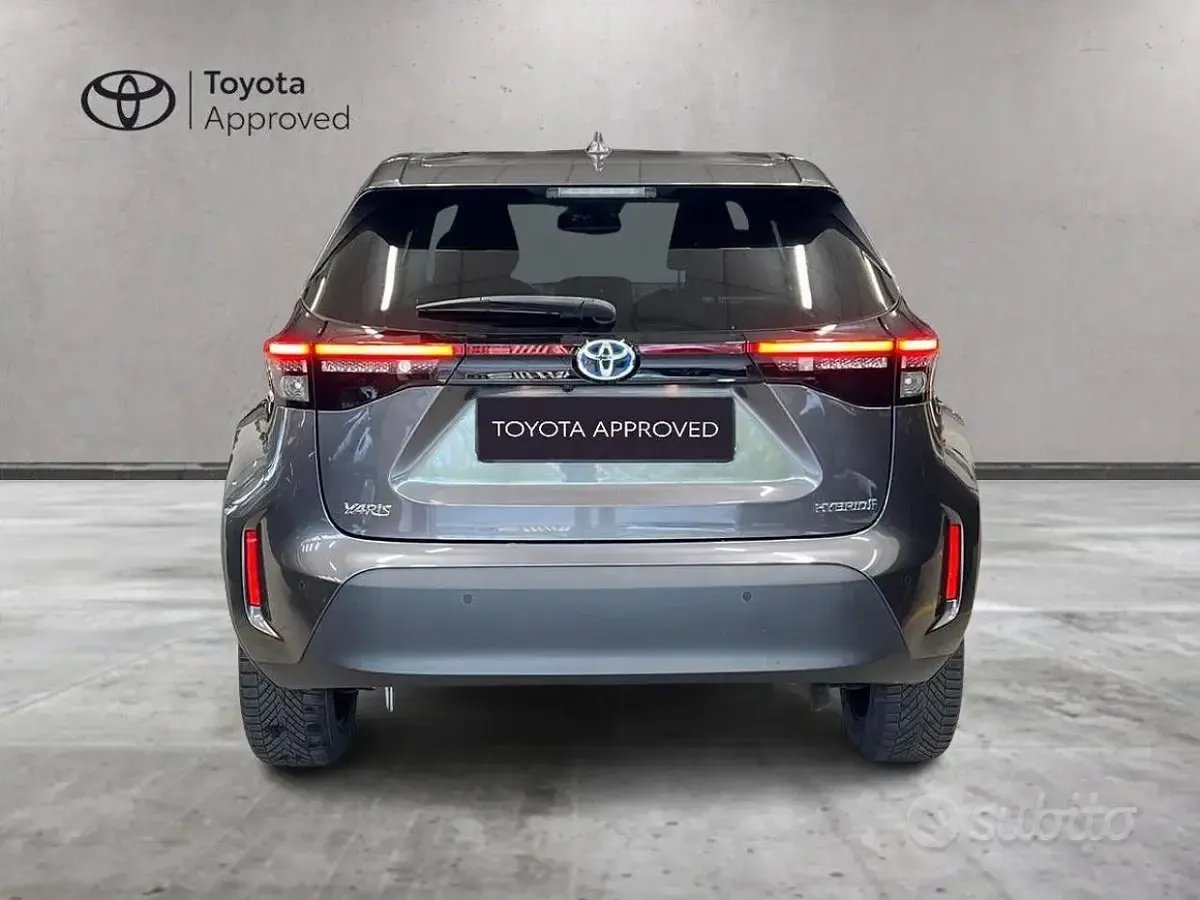 Usata Toyota Yaris Cross Trend 92 CV (67 kW) 2022 Grigio SUV