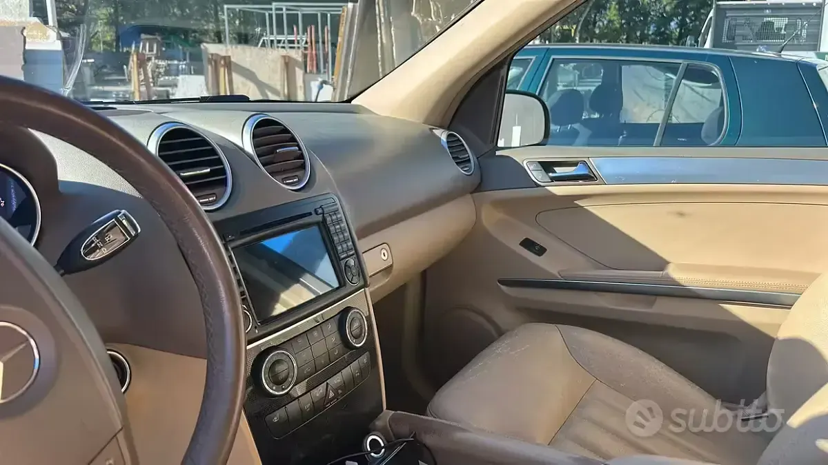 Käytetty Mercedes ML320 224 HP (164 kW) 2009 Katumaasturi