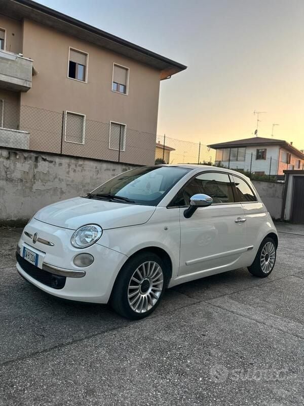 Bianco Usata 2009 Fiat 500 Due volumi | 5200 € (Cara) - Immagine 1/4
