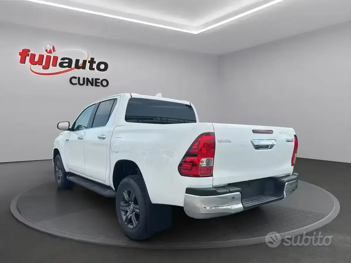 Nuova Toyota HiLux Lounge 204 CV (150 kW) 2026 Bianco Pick-up